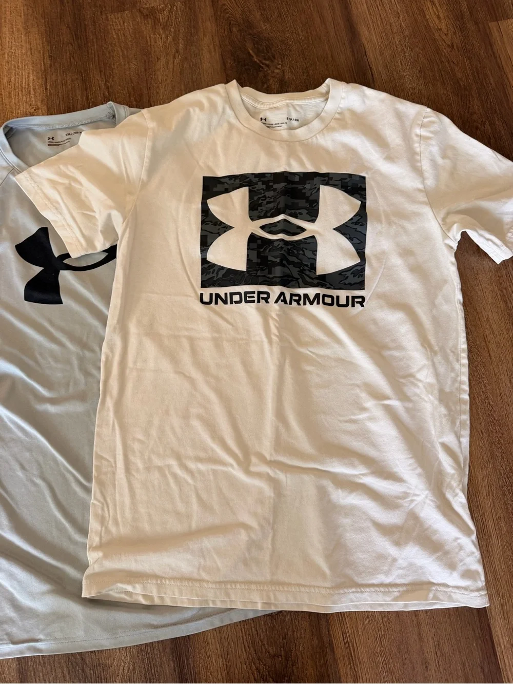 Under Armour Boys Bundle of 3, Tees and Shorts, Like New Condition